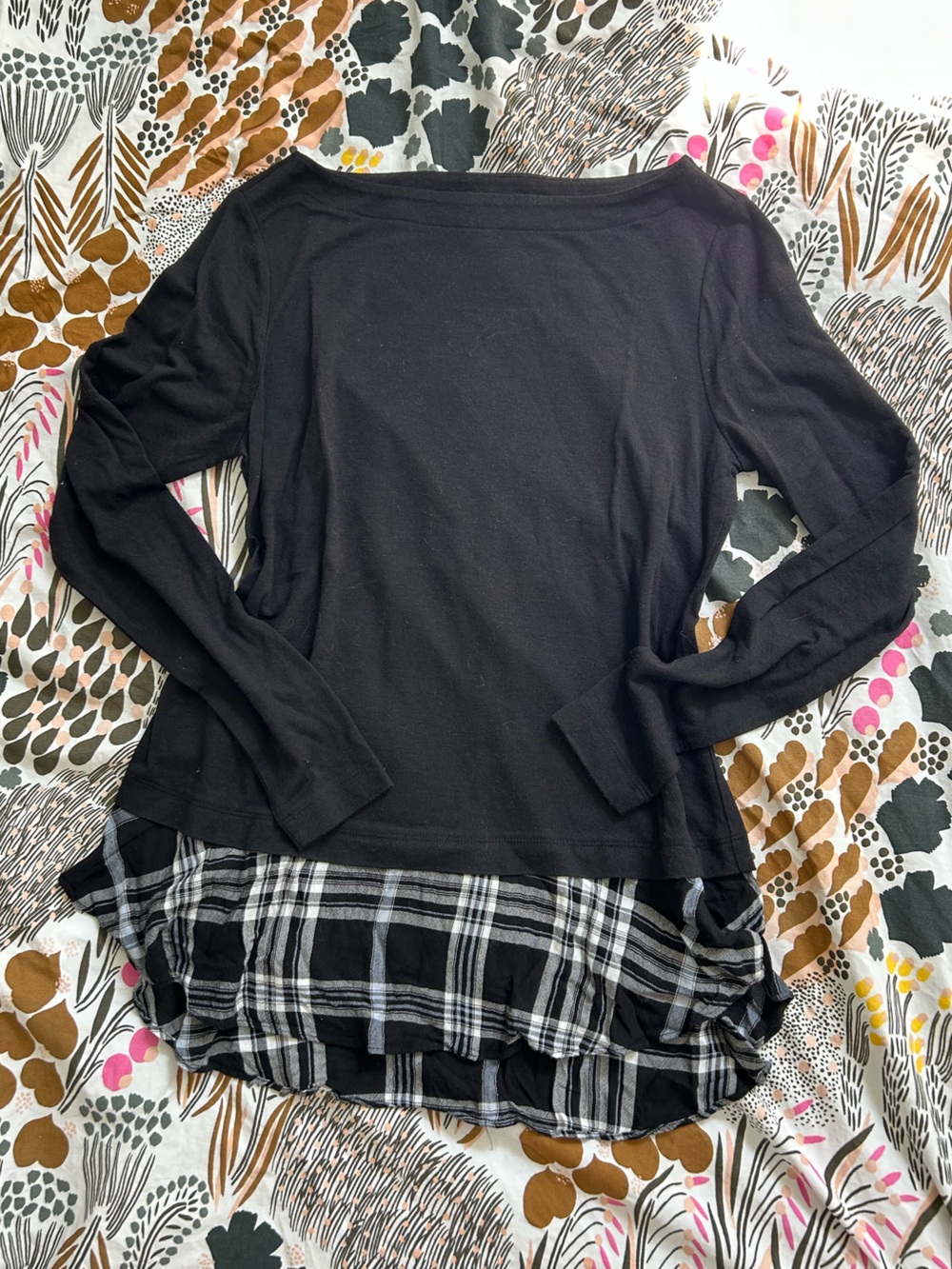 Scoop neck long sleeve with plaid detailing